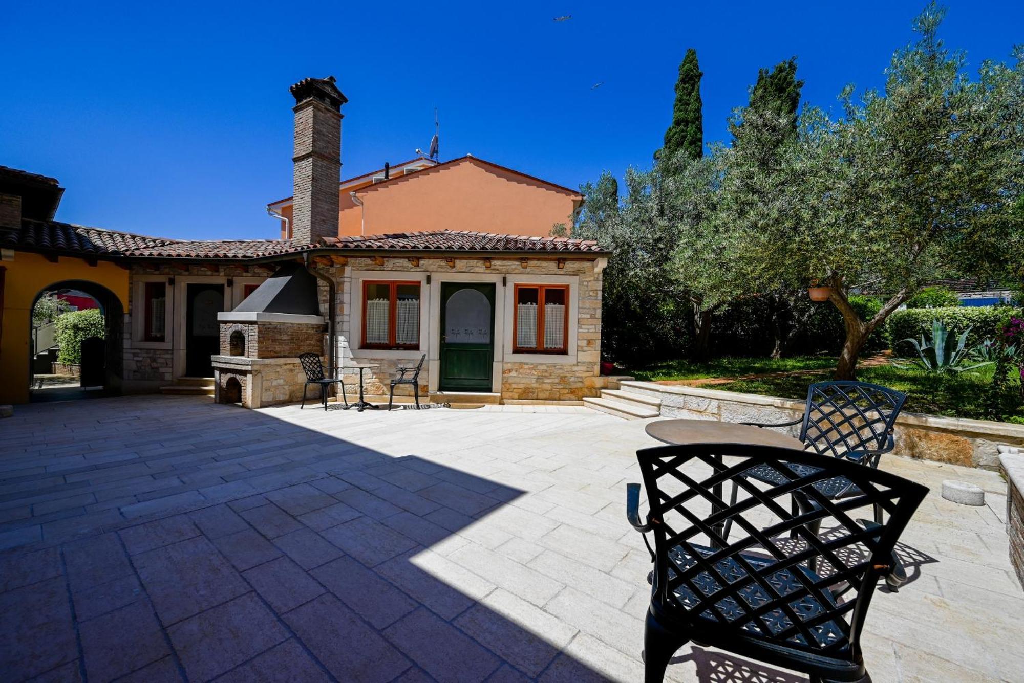 Casa Degli Artisti Hotel โรวีน ภายนอก รูปภาพ